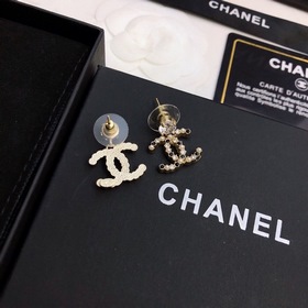 Z-модель, маленький аромат CHANEL, серьги с двойным C, элегантный