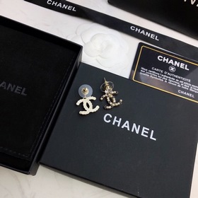 Z-модель, маленький аромат CHANEL, серьги с двойным C, элегантный