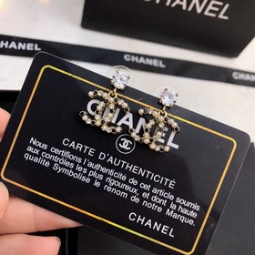 Z-модель, маленький аромат CHANEL, серьги с двойным C, элегантный