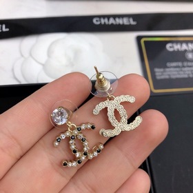 Z-модель, маленький аромат CHANEL, серьги с двойным C, элегантный