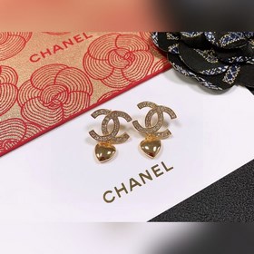 Chanel подержанные серьги-гвоздики с буквами. Модели Chanel не ну