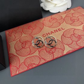 Chanel Chanel подержанные буквенные серьги. Модели Chanel не нужд