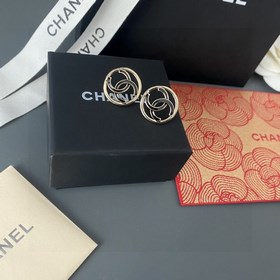 Chanel Chanel подержанные буквенные серьги. Модели Chanel не нужд