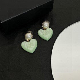 Chanel подержанные серьги. Модели Chanel не нуждаются в представл