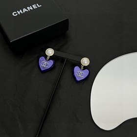 Chanel подержанные серьги. Модели Chanel не нуждаются в представл