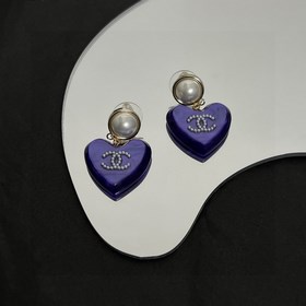 Chanel подержанные серьги. Модели Chanel не нуждаются в представл