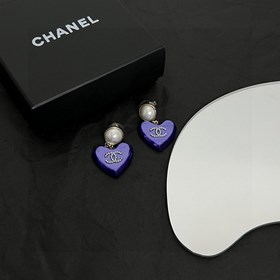 Chanel подержанные серьги. Модели Chanel не нуждаются в представл