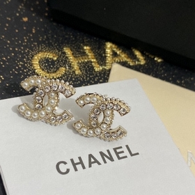 Маленькие серьги-гвоздики с кристаллами Swarovski от Shu Xiao [оч