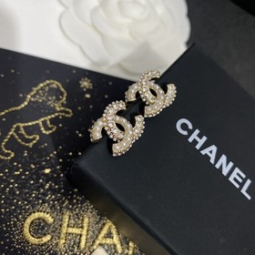 Маленькие серьги-гвоздики с кристаллами Swarovski от Shu Xiao [оч