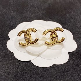 Chanel, подержанная модель, серьги с буквами «CC», красота всегда