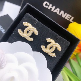 Номер XED0895 Chanel двойные серьги-гвоздики с жемчужинами