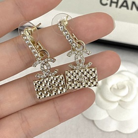 Код E2332 02140 825 Популярные серьги Chanel. Новинка. Одинаковые