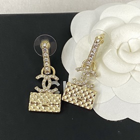 Код E2332 02140 825 Популярные серьги Chanel. Новинка. Одинаковые