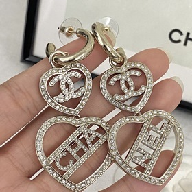 Код E2333 0277820 Популярные серьги Chanel. Новинка. CHAN 23 Серь