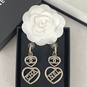 Код E2333 0277820 Популярные серьги Chanel. Новинка. CHAN 23 Серь