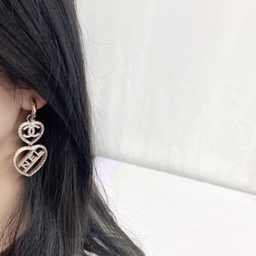 Код E2333 0277820 Популярные серьги Chanel. Новинка. CHAN 23 Серь