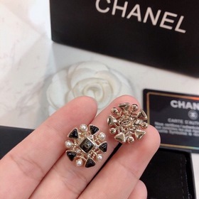 Chanel маленькие серьги-гвоздики, популярная модель, лучшая верси