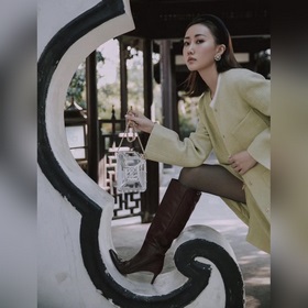 Серьги Chanel с жемчужинами стразами в форме подсолнуха. Очень кр