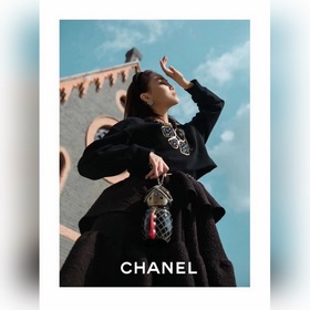 Серьги Chanel с жемчужинами стразами в форме подсолнуха. Очень кр