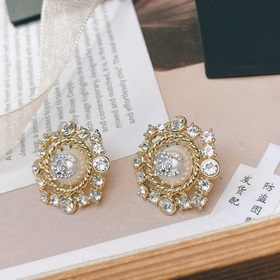 Серьги Chanel с жемчужинами стразами в форме подсолнуха. Очень кр