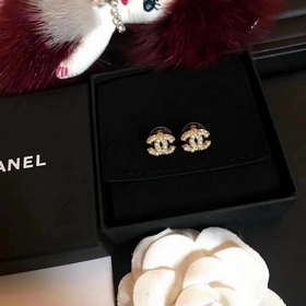 Chanel, классическая модель, серьги-гвоздики с жемчужиной, оригин