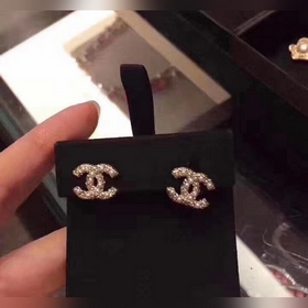 Chanel, классическая модель, серьги-гвоздики с жемчужиной, оригин