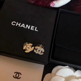 Chanel, классическая модель, серьги-гвоздики с жемчужиной, оригин