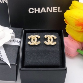 Номер XED0027 Огромный ассортимент новых сережек Chanel! Роскошны
