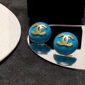 Маленькие серьги Chanel в стиле «маленький аромат» — все модницы