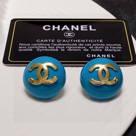 Маленькие серьги Chanel в стиле «маленький аромат» — все модницы