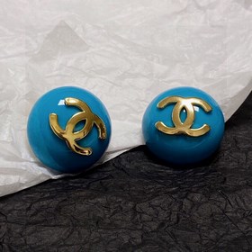 Маленькие серьги Chanel в стиле «маленький аромат» — все модницы