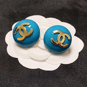 Маленькие серьги Chanel в стиле «маленький аромат» — все модницы 