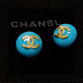 Маленькие серьги Chanel в стиле «маленький аромат» — все модницы 