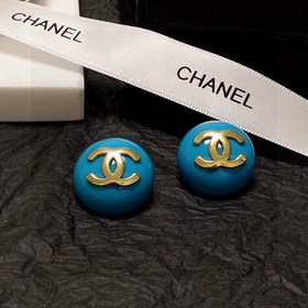 Маленькие серьги Chanel в стиле «маленький аромат» — все модницы 