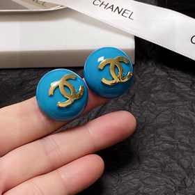 Маленькие серьги Chanel в стиле «маленький аромат» — все модницы 