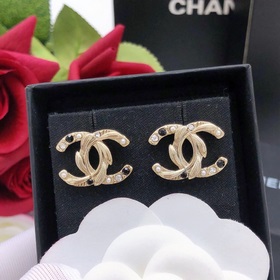 Номер XED0188 Новая модель CHANEL с двойным C из черных бриллиант