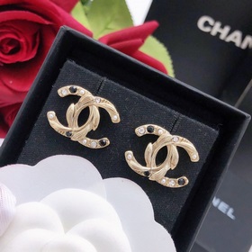 Номер XED0188 Новая модель CHANEL с двойным C из черных бриллиант