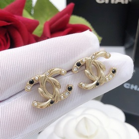 Номер XED0188 Новая модель CHANEL с двойным C из черных бриллиант
