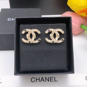 Номер XED0188 Новая модель CHANEL с двойным C из черных бриллиант