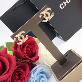 Номер XED0188 Новая модель CHANEL с двойным C из черных бриллиант