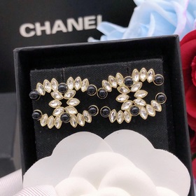Номер XED0196 CHANEL Серьги с бриллиантами в форме «кошачий глаз»