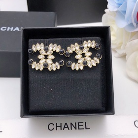 Номер XED0196 CHANEL Серьги с бриллиантами в форме «кошачий глаз»