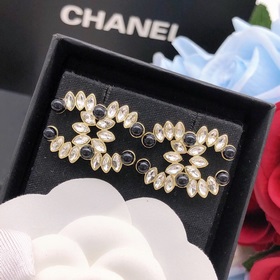 Номер XED0196 CHANEL Серьги с бриллиантами в форме «кошачий глаз»
