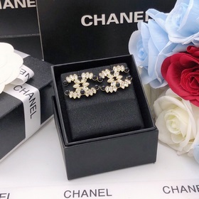 Номер XED0196 CHANEL Серьги с бриллиантами в форме «кошачий глаз»