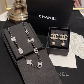 Номер XED0202 Классические серьги Chanel с двойным C из маленьких