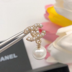 Номер XED0203 Классические серьги Chanel с двойным C и жемчужинам