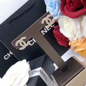 Номер XED0208 Новая модель CHANEL с двойным C-образным узором из 