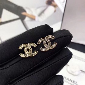 Chanel Классические серьги-гвоздики с двойным C из циркония и бри