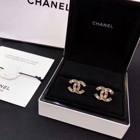 Chanel Классические серьги-гвоздики с двойным C из циркония и бри
