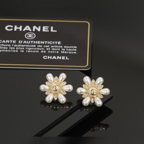 Новая коллекция весны и осени. Серьги-гвоздики Chanel с жемчужино
